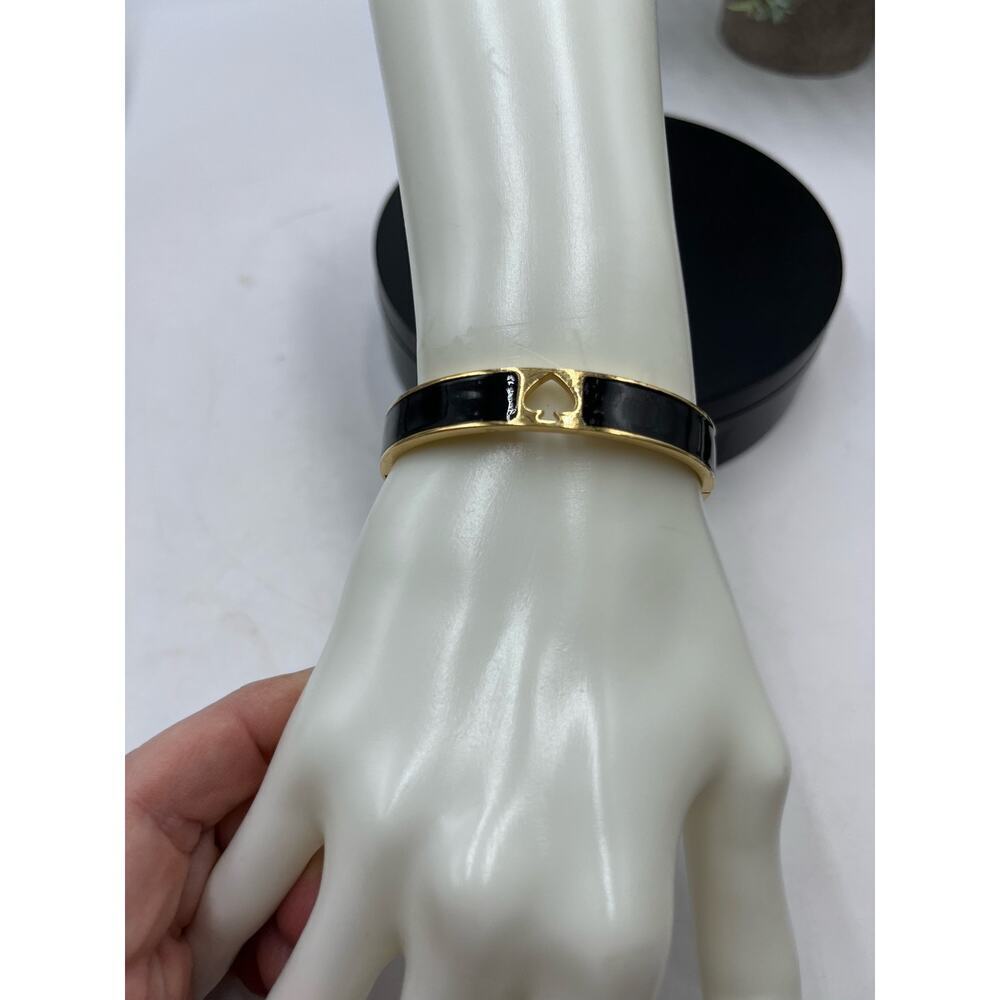 Kate Spade Hole Punch Spade Black Gold Cutout Spade Hinge Bangle - Picture 7 of 11